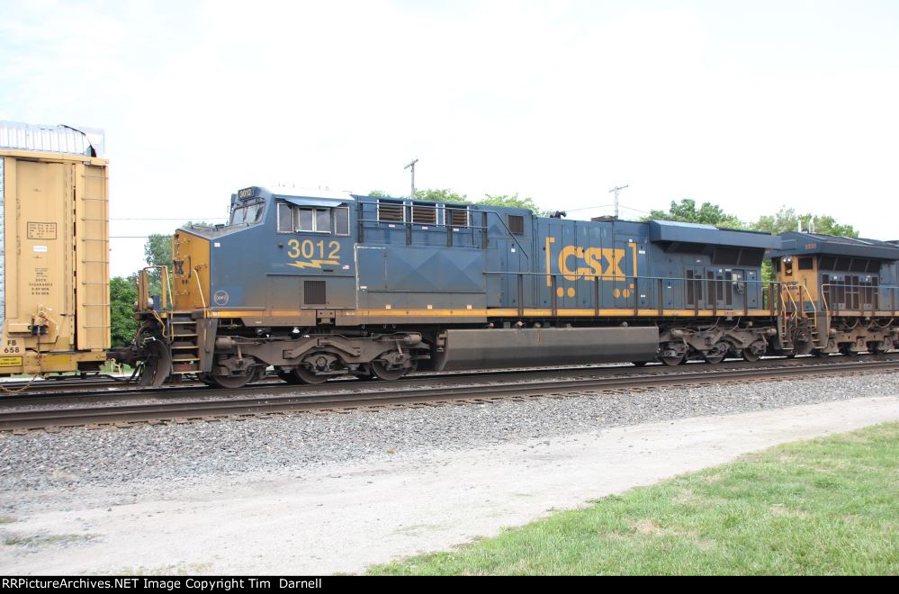 CSX 3012 on M216